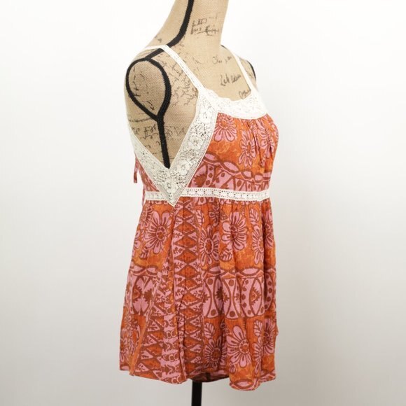 NWT Urban Outfitters Brunching Lace Trim Paris Cali Floral Romper size S - Picture 7 of 12